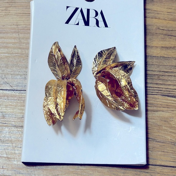 Zara Jewelry - Nwt- Zara gold flower earring